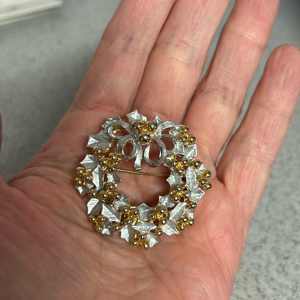 Vintage Brooch Christmas Holiday Wreath